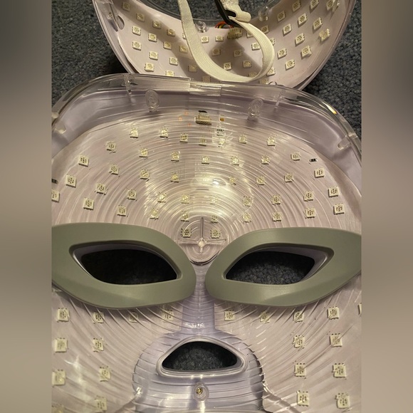 RegenaLight LED Wireless 7 Color Light Skincare Therapy Mask And Neck Mask - Picture 11 of 11